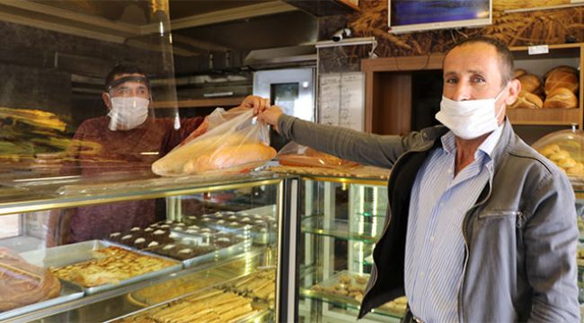 Fırıncıdan işini kaybedenlere ücretsiz ekmek