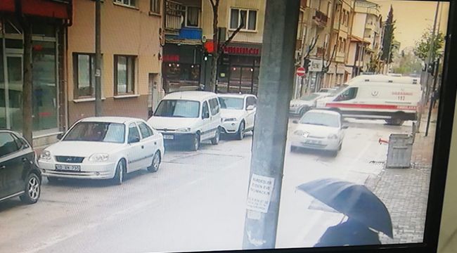 Hasta taşıyan ambulans otomobil ile çarpıştı