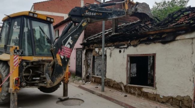 İnegöl'de iki bina yıkıldı