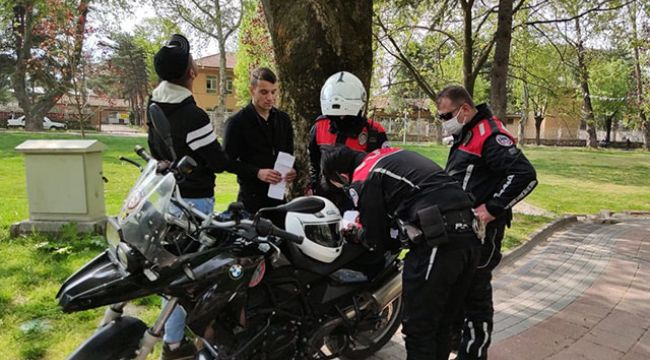 İnegöl'de sokağa çıkan 20 yaş altı gençlere ceza