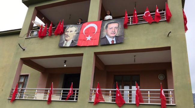 Irak sınırındaki balkonlarda 23 Nisan