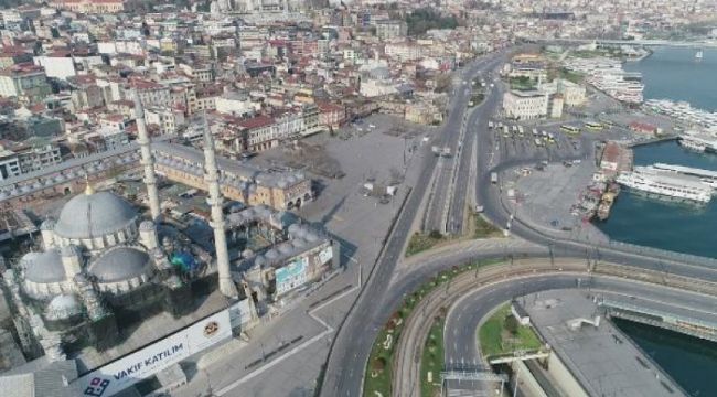 İstanbul'un meydanlarına sessizlik hakim