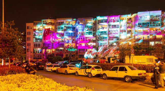 İZMİR'DE 100 ‘ÜNCÜ YIL COŞKUSU