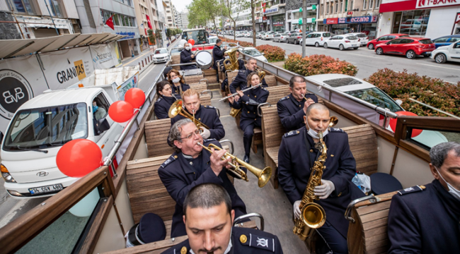 İZMİR'DE 23 NİSAN COŞKUSU