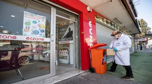 İZMİR'DE ATIK MASKE VE ELDİVENLERE ÖZEL TIBBİ KOVA