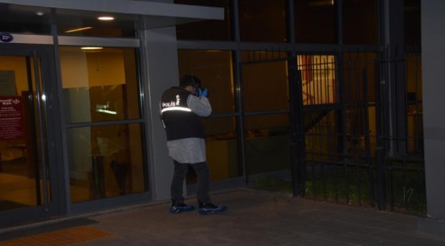 İZMİR'DE BANKA SOYGUNU GİRİŞİMİ