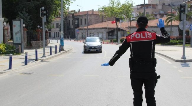 İZMİR'DE BİN 203 KİŞİ CEZA YEDİ