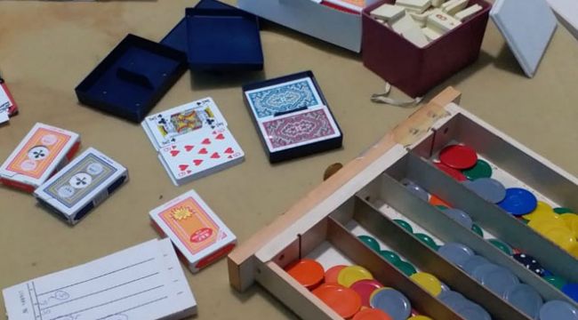 Kahveye çevrilen eve baskın; 15 kişiye, 47 bin 250 liralık ceza yazıldı