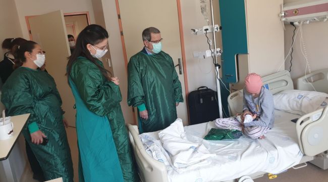 KARABAĞLAR AK GENÇLİK’TEN 23 NİSAN HEDİYESİ