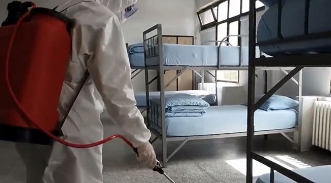Kışlalarda sık sık dezenfekte işlemleri gerçekleştiriliyor