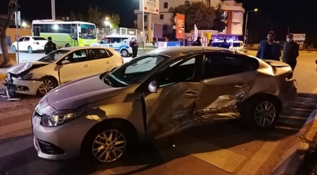 Kocaeli'de 2 otomobil çarpıştı: 4 yaralı