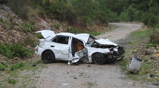 Kontrolden çıkan araç 100 metrelik uçurumdan yuvarlandı