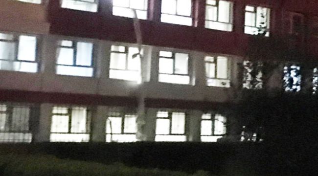 Koranavirüs hastası çarşafları bağlayıp hastaneden kaçtı