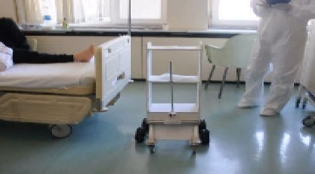 Korona virüs hastalarına robotla yemek ve ilaç servisi