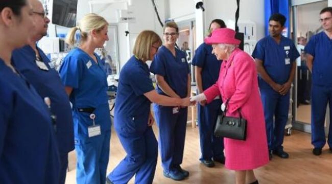 Kraliçe Elizabeth tehlikede