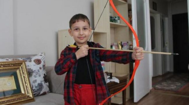 Küçük Mustafa, hayalindeki ok ve yaya kavuştu