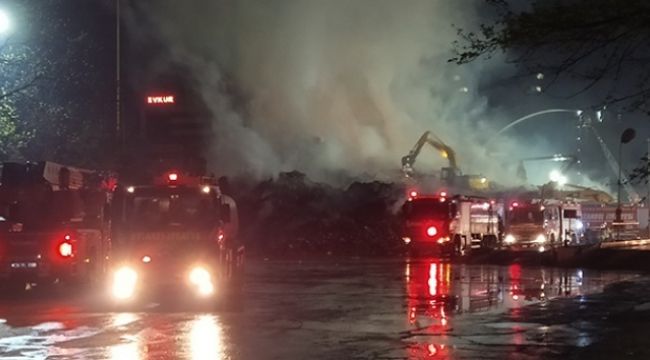 Küçükçekmece'deki yangın 15 saat sonra kontrol altına alındı