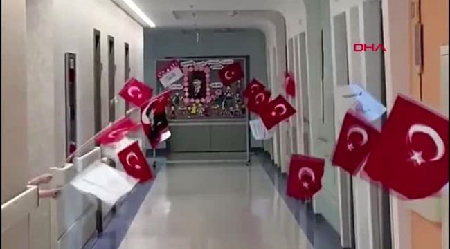 Lösemili çocuklar hastane koridorunda 23 Nisan'ı kutladı