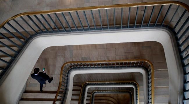 Macron'a koronavirüs tepkisi