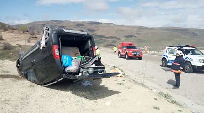 Malatya'da hafif ticari araç devrildi