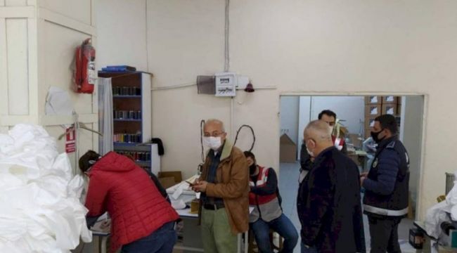 Maltepe’de kaçak tulum imalathanesine baskın