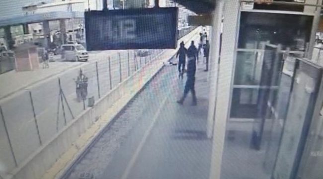 Rayların üzerine düşen genç hayatını kaybetti