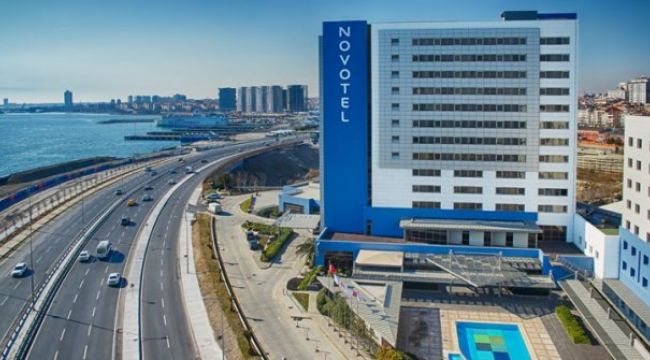 Sağlık çalışanları zorla otelden çıkarıldı