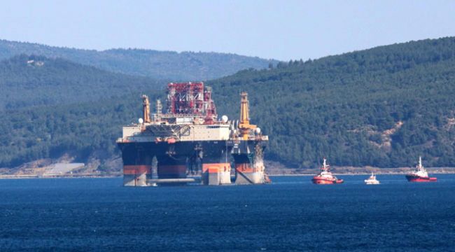 Scarabeo 9 Çanakkale Boğazı'ndan geçti