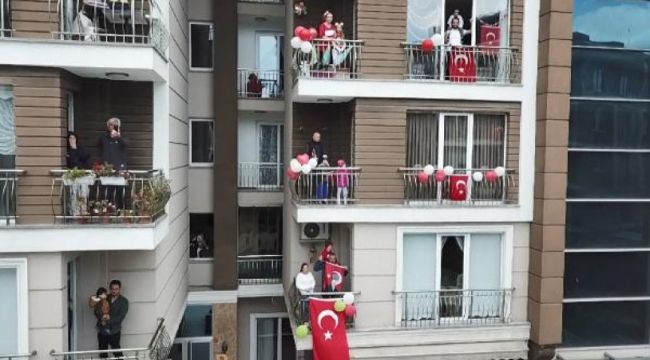 Sokağa çıkma yasağında bayram sevinci balkonlara taştı
