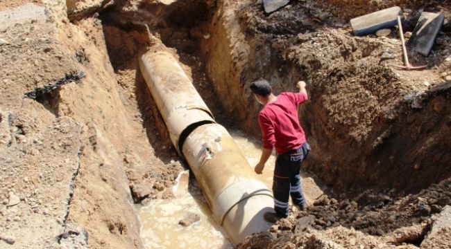 Su borusu bomba gibi patladı