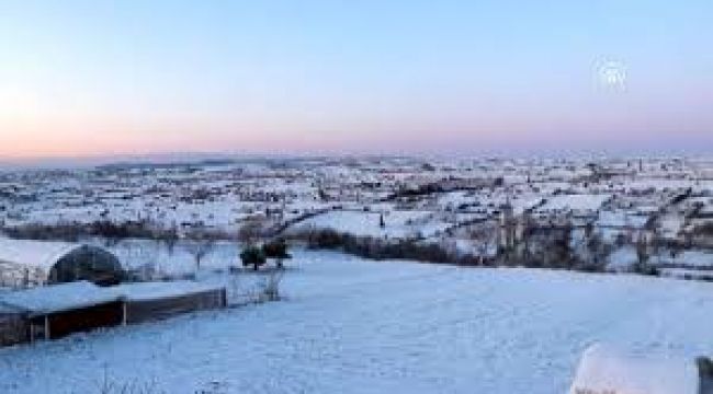 Tekirdağ'ın yüksek kesimlerine kar yağdı