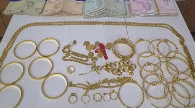 Telefon dolandırıcıları, 243 bin liralık ziynet eşyasını almaya gelince yakalandı