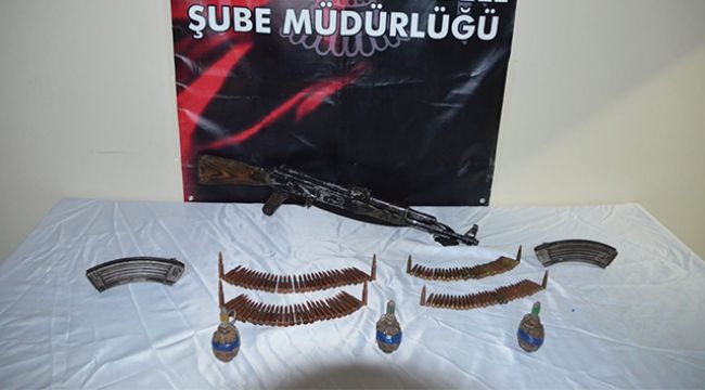 Toprağa gömülü silah ve mühimmat ele geçirildi