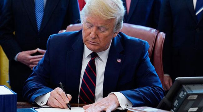 Trump imzayı attı