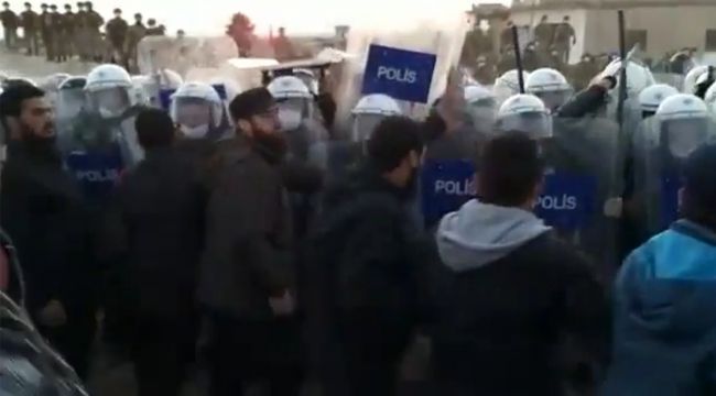 Türk polisi ilk kez İdlib'de protestoculara müdahale etti iddiası
