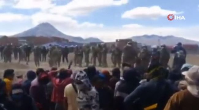 Ükeye dönmek isteyen vatandaşları ile çatıştı