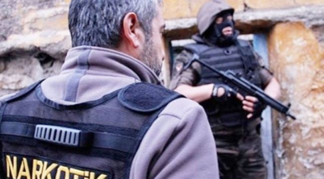Van'da menfeze saklanmış uyuşturucu ele geçirildi