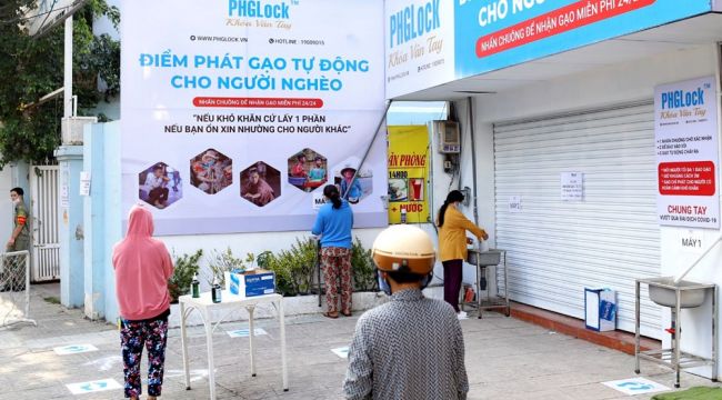 Vietnam'da 'Pirinç ATM'si karantina altındaki yoksulları besliyor