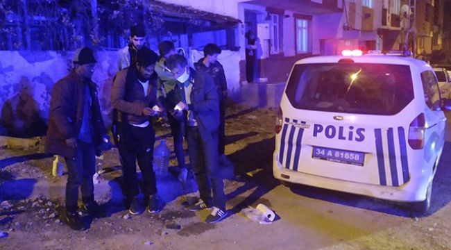 Yan binanın çatısına atlayarak kurtuldular
