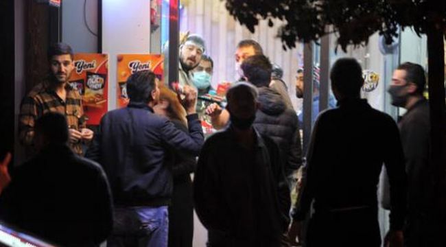 Yasak bitince marketlere akın ettiler