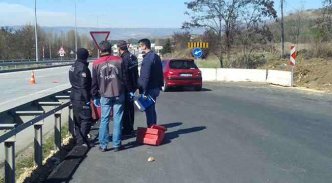 Yol denetiminde kamyonet çarpan sağlık görevlisi yaralandı