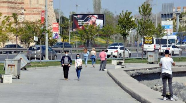 Zeytinburnu sahilinde koronavirüs tedbirleri hiçe sayıldı