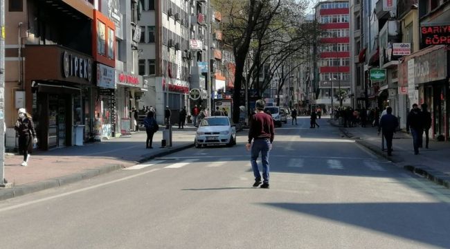 Zonguldak'ta birbirine 1,5 metreden yakın yürüyenlere para cezası kesilecek