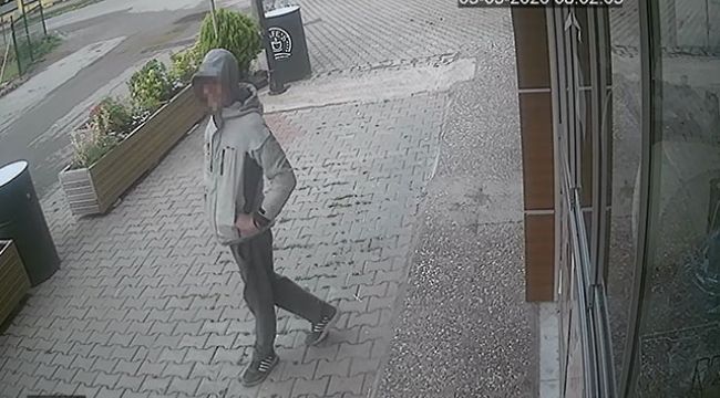 13 yaşındaki şüpheli, bir saat arayla 2'nci kafeyi soyarken yakalandı