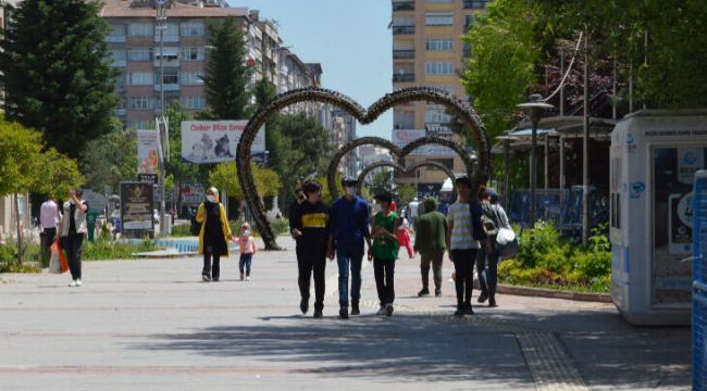 15-20 yaş arası gençler için sokağa çıkma izni başladı