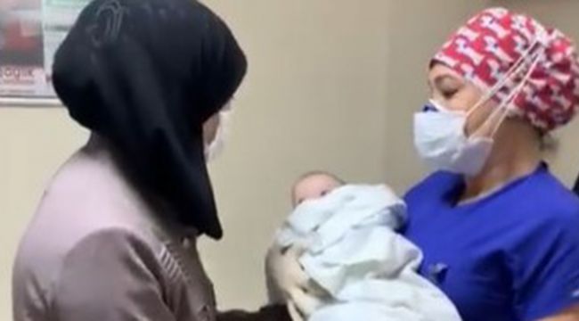 5 aylık bebek korona virüsü yendi