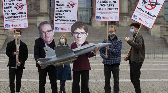 ABD’den savaş uçağı alma planları protesto edildi