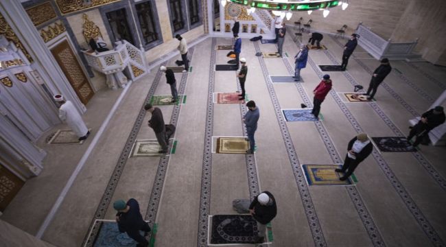 Almanya’da camiler yeniden ibadete açıldı