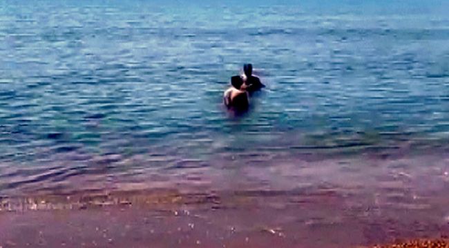 Antalya'da, yasağa rağmen denize girdiler
