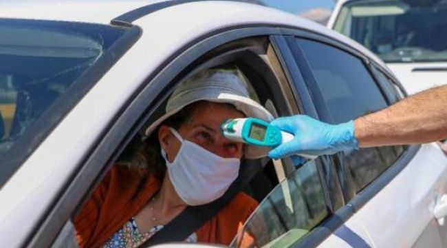 Antalya girişinde uzun araç kuyruğu oluştu